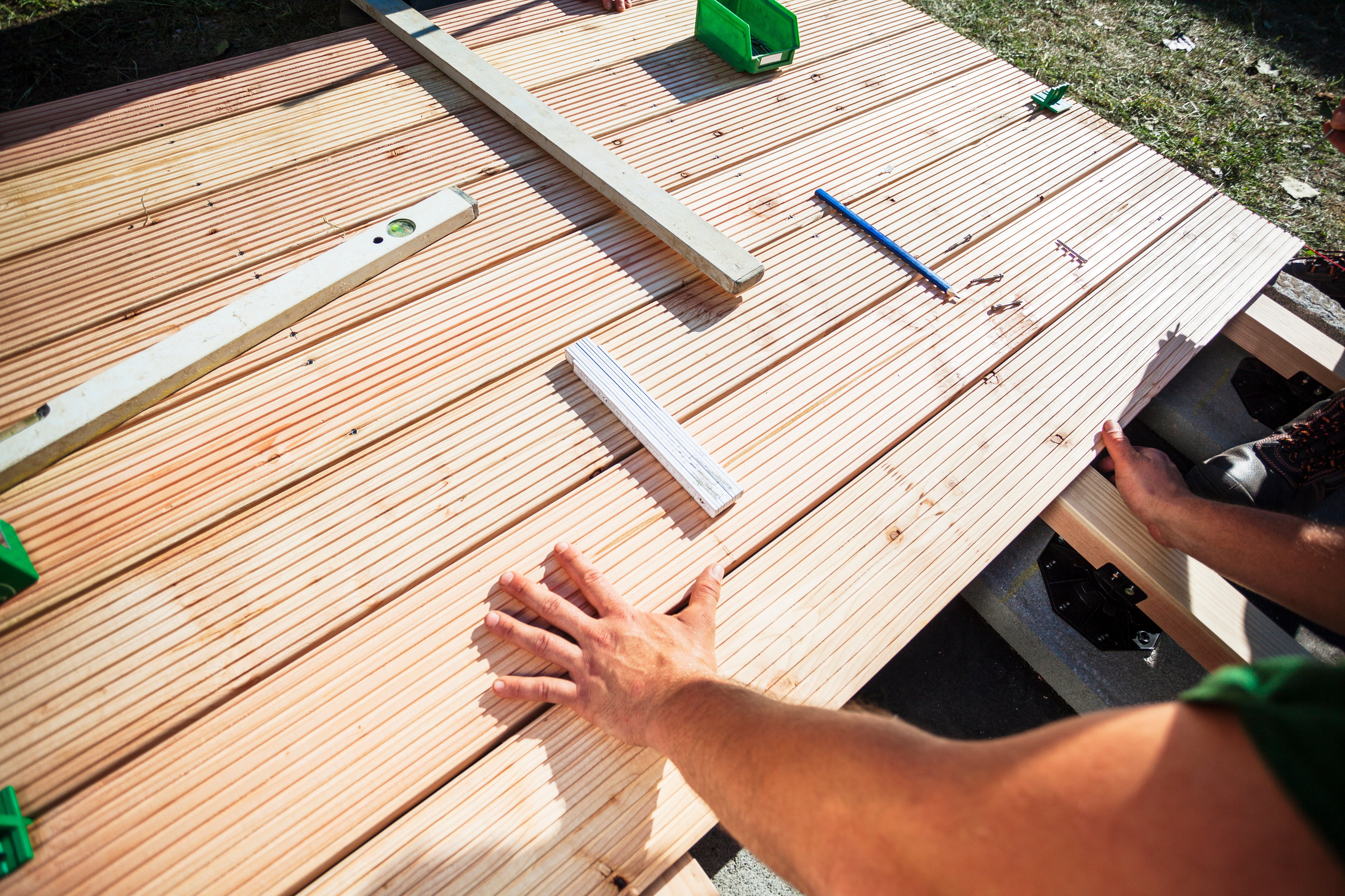 Choisir une ossature pour lames de terrasse