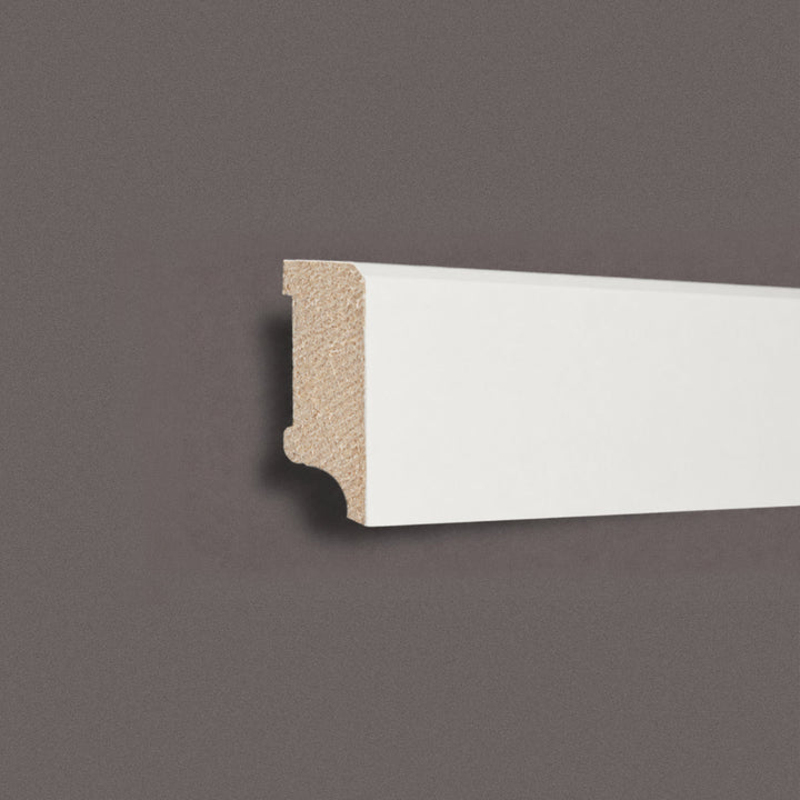 Sockelleiste Kiefer - gefast - RAL9016 weiß deckend lackiert – 16 × 58 × 2400 mm