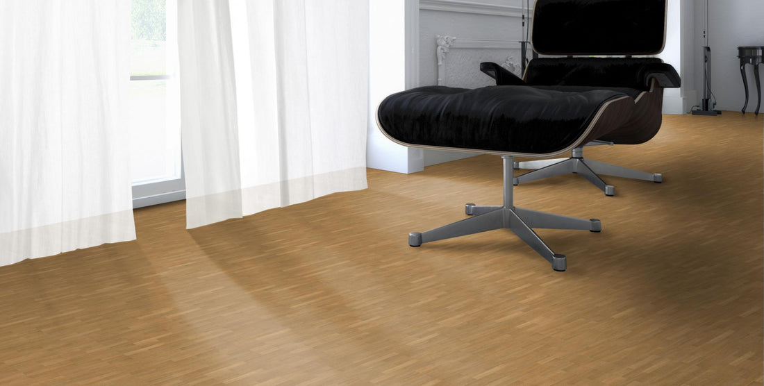 Eiche Natur/Select Mosaikparkett englischer Verband – Beispielbild Designer Stuhl
