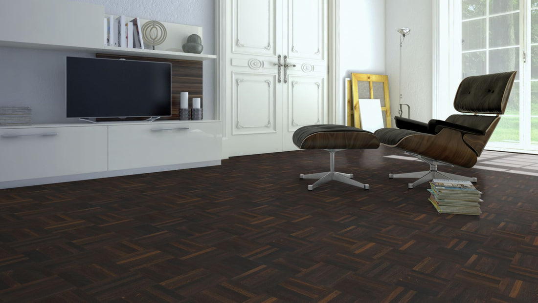 Räuchereiche Naturell Mosaikparkett Würfel – Beispielbild Wohnzimmer mit Designer–Stuhl