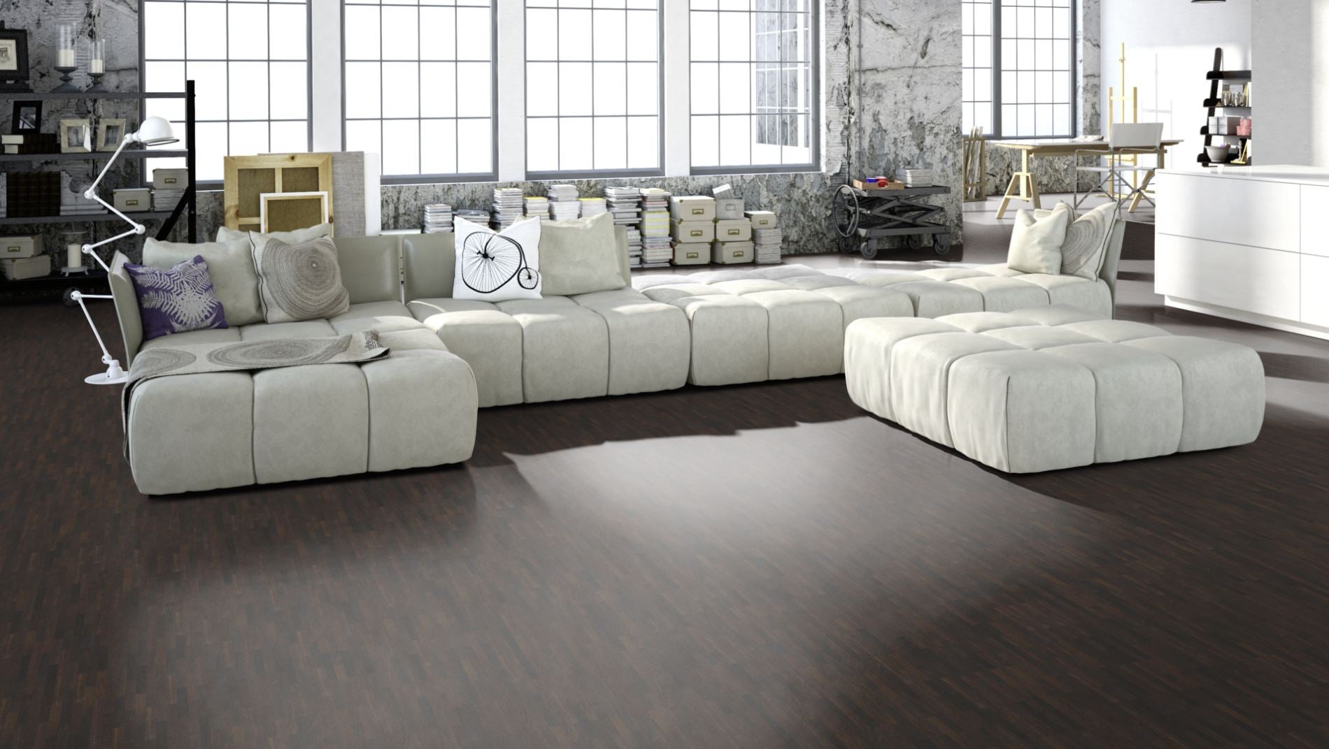 Räuchereiche Naturell Mosaikparkett englischer Verband – Beispielbild Wohnzimmer mit grauem Sofa