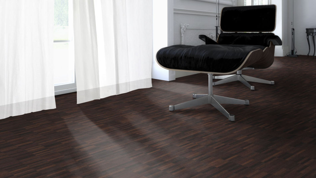 Wenge Natur Mosaikparkett Parallel – Beispielbild Designer Stuhl