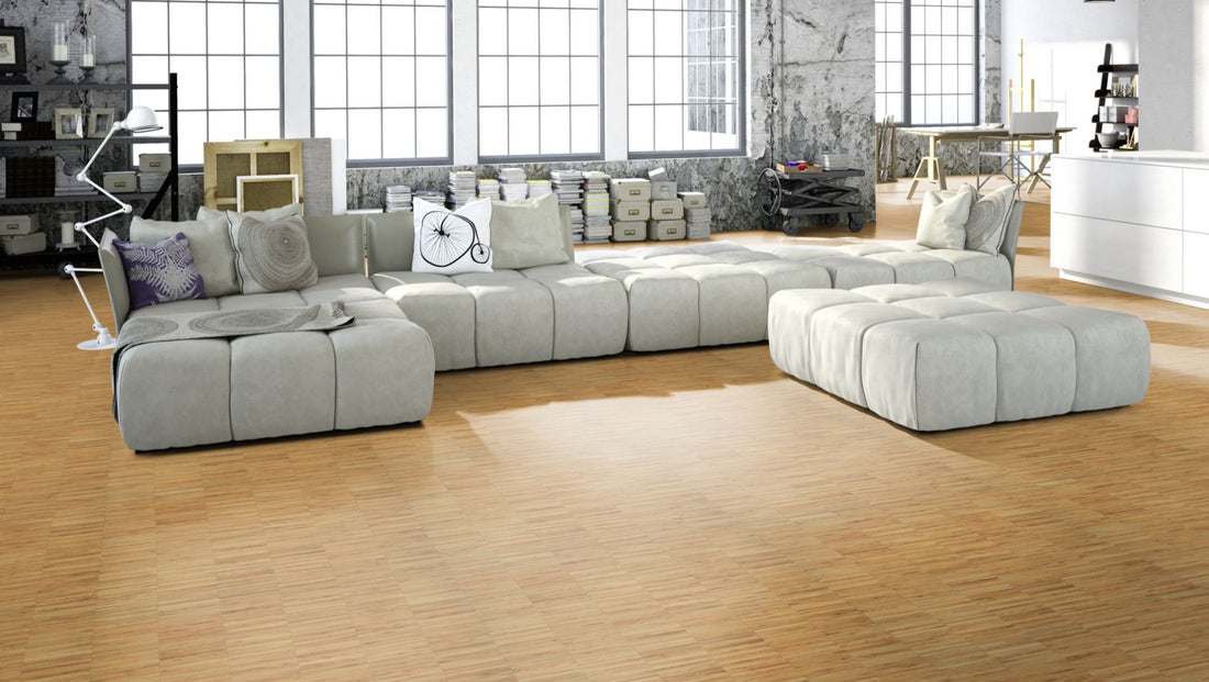 Roteiche Industrie Hochkantlamelle Beispielbild Wohnzimmer mit grauem Sofa