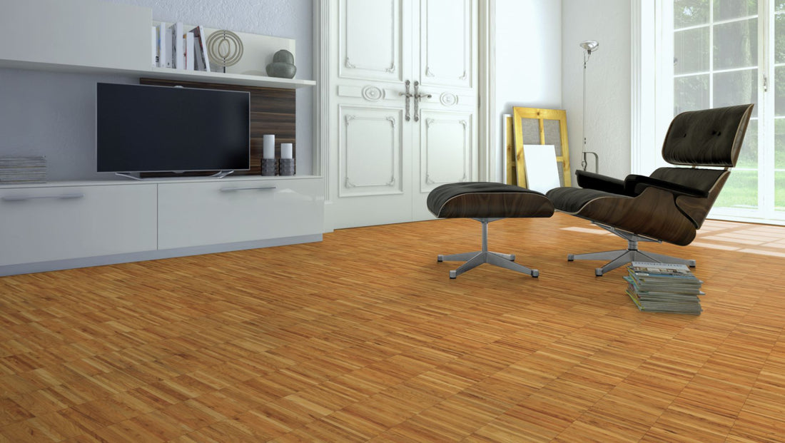 Kirschbaum ami. Industrie Hochkantlamelle 10 × 8 × 160 mm – Beispielbild Wohnzimmer mit Designer–Stuhl