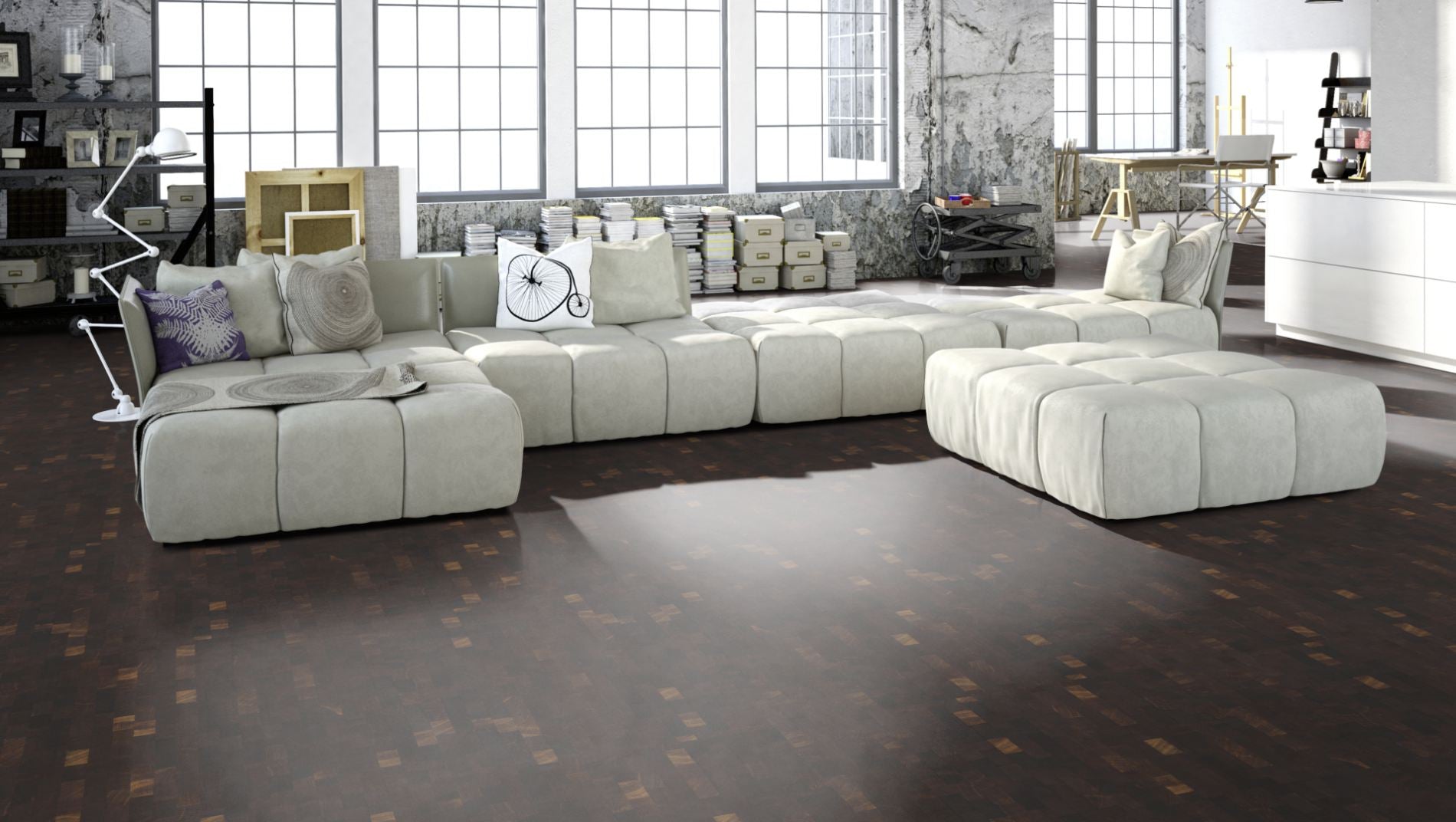 Holzpflaster Räuchereiche RE 22 mm – Beispielbild Wohnzimmer mit grauem Sofa