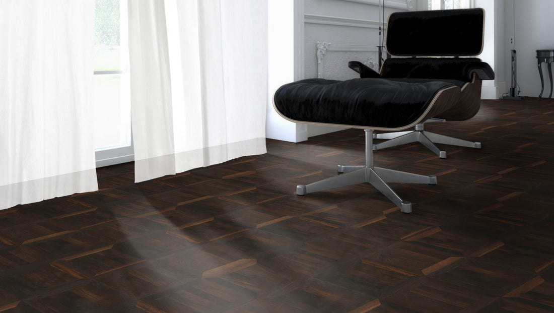 Räuchereiche Naturell ROM 50 Tafelboden massiv 15 mm 350 × 350 mm – Beispielbild Designer Stuhl