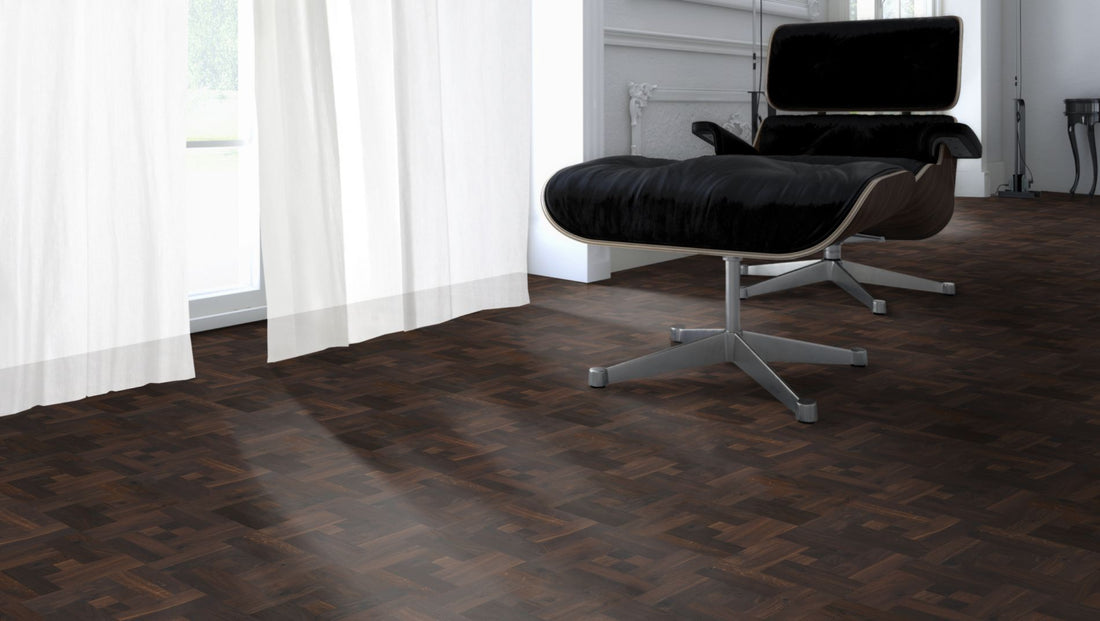Räuchereiche Naturell PARIS 70 Tafelboden massiv 15 mm 420 × 420 mm – Beispielbild Designer Stuhl