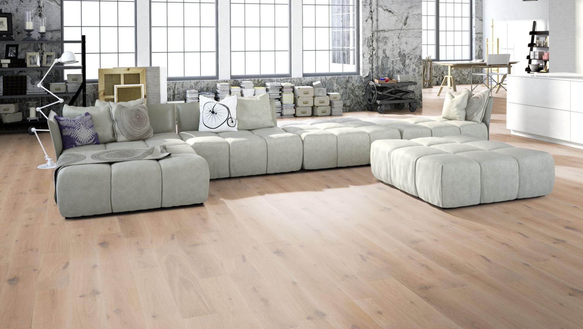 Eiche Markant 15 % weiß oxidativ geölt Massivholzdiele 20 × 200 mm – Beispielbild Wohnzimmer mit grauem Sofa