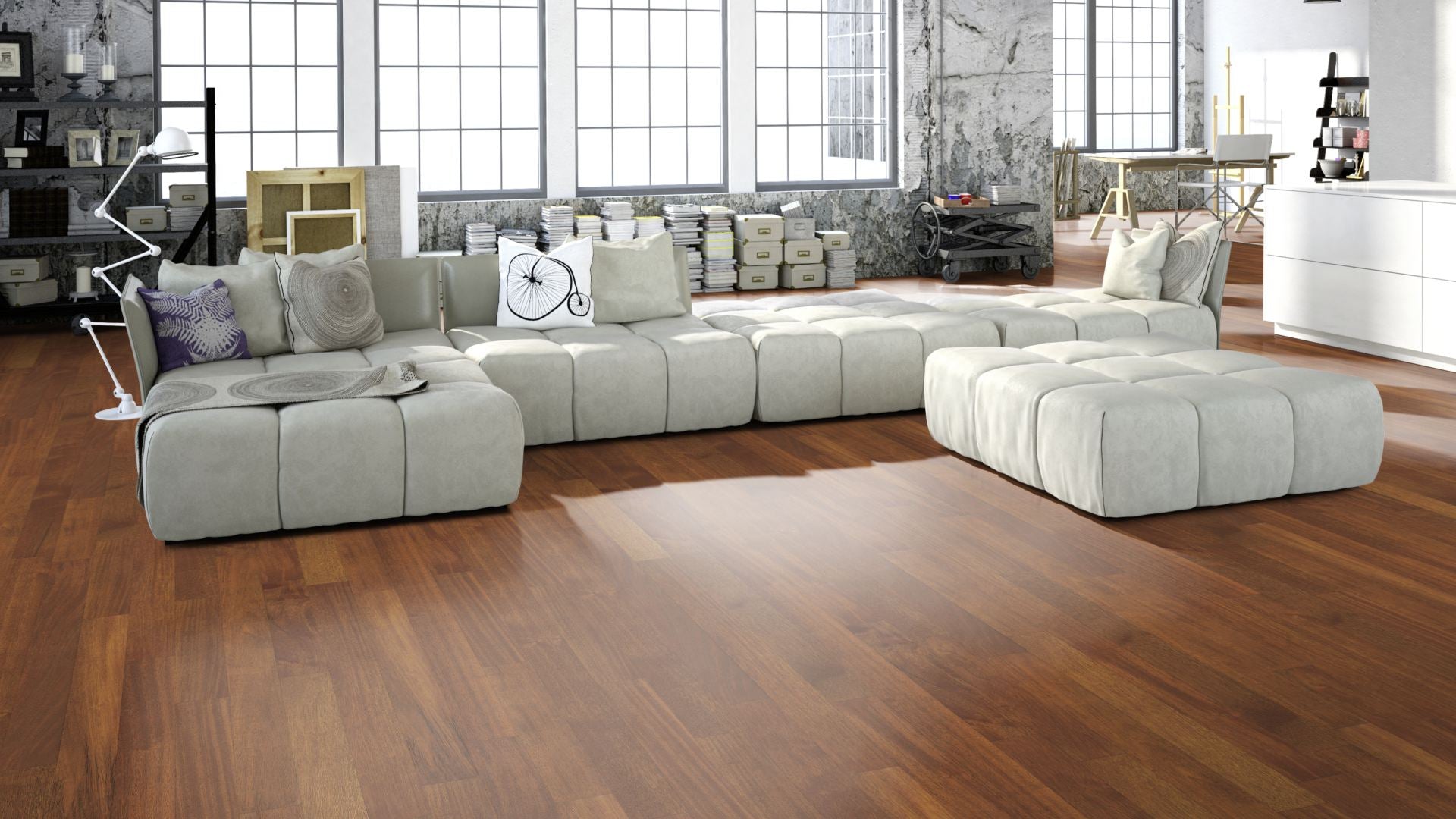 Merbau Eleganz geölt, geschliffen Massivholzdiele 15 × 120 mm – Beispielbild Wohnzimmer mit grauem Sofa