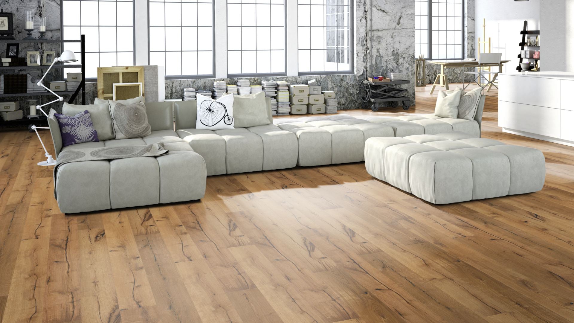 Eiche Classic gebürstet & farblos geölt 3-Schicht Landhausdiele Click Beispielbild Wohnzimmer mit grauem Sofa