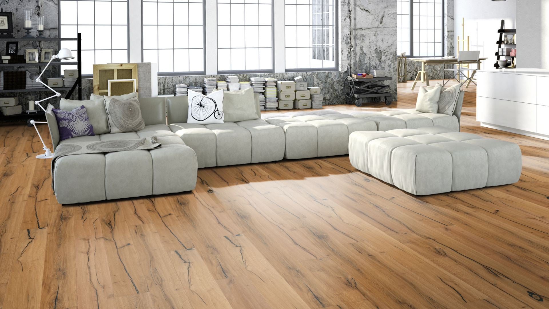 Eiche Classic handgehobelt & farblos geölt 3-Schicht Landhausdiele Click Beispielbild Wohnzimmer mit grauem Sofa
