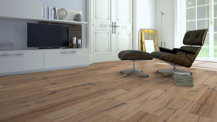 Eiche Classic handgehobelt, gebürstet & invisible geölt 3-Schicht Landhausdiele Click Beispielbild Designerstuhl
