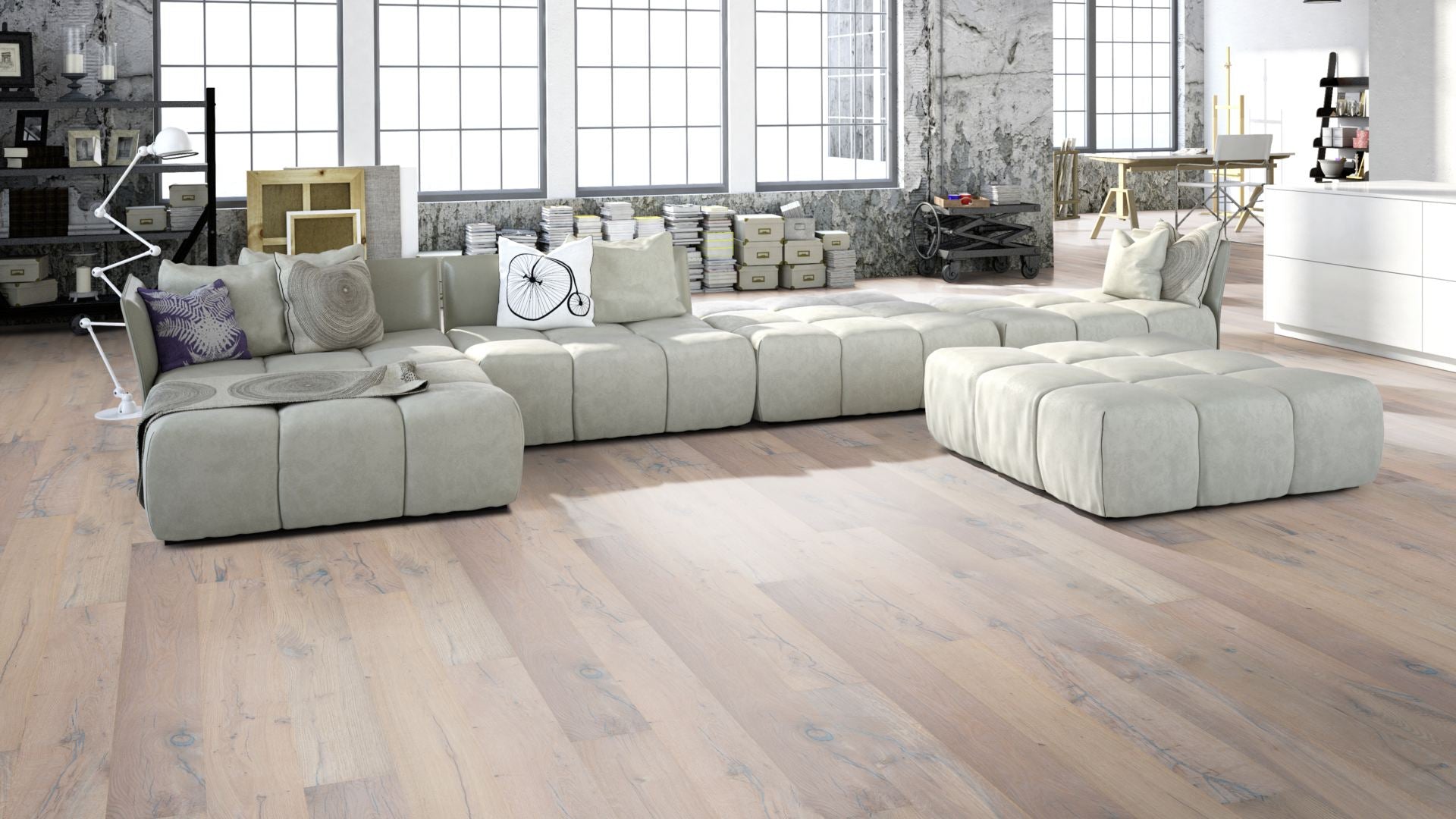 Eiche Classic gebürstet & 15 % weiß geölt 3-Schicht Landhausdiele Click Beispielbild Wohnzimmer mit grauem Sofa