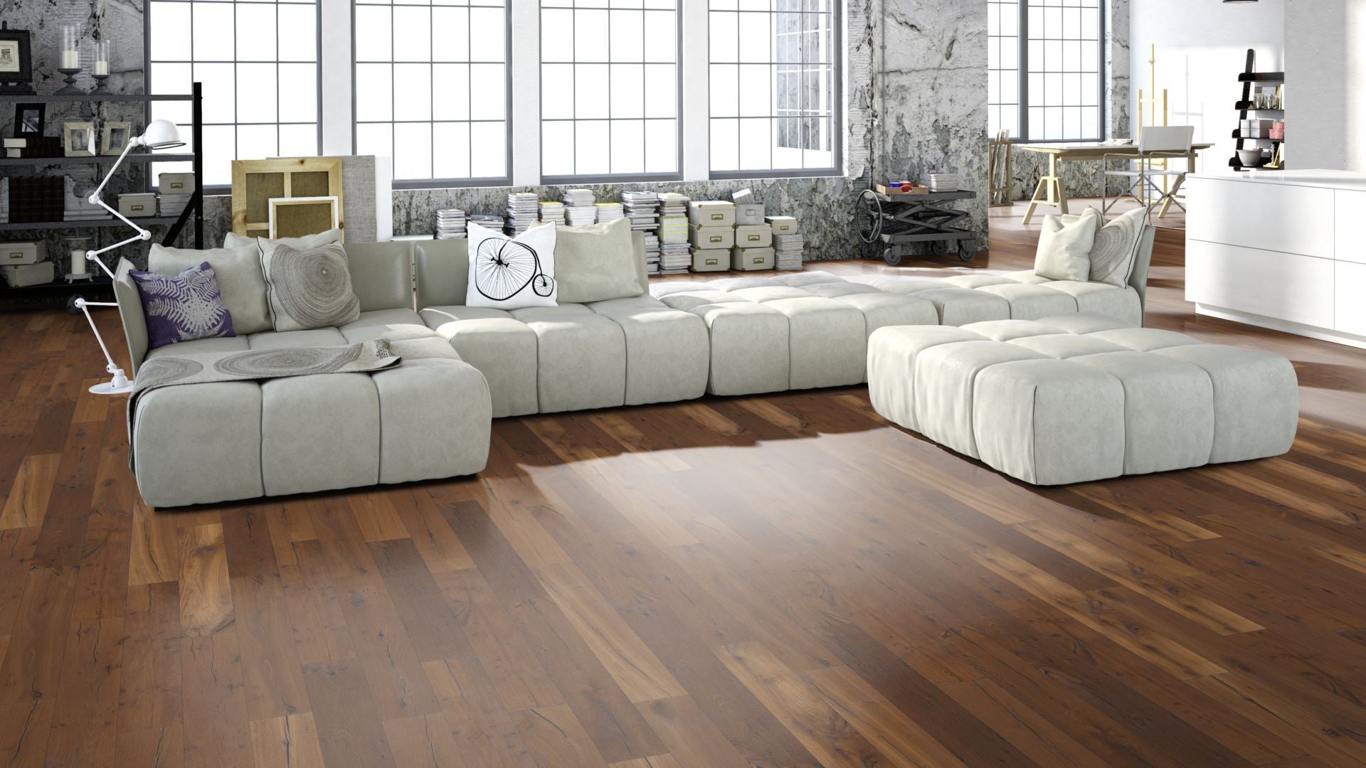 Räuchereiche Classic farblos geölt 3-Schicht Landhausdiele Click Beispielbild Wohnzimmer mit grauem Sofa