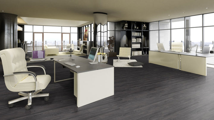 Zeus Traffic Vinyl Designboden Click 5,0 × 182 × 1220 mm – Beispielbild Büro