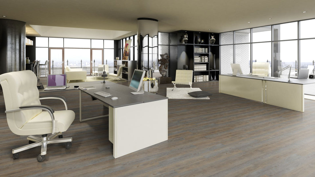 Pluto Traffic Vinyl Designboden Click 5,0 × 182 × 1220 mm – Beispielbild Büro