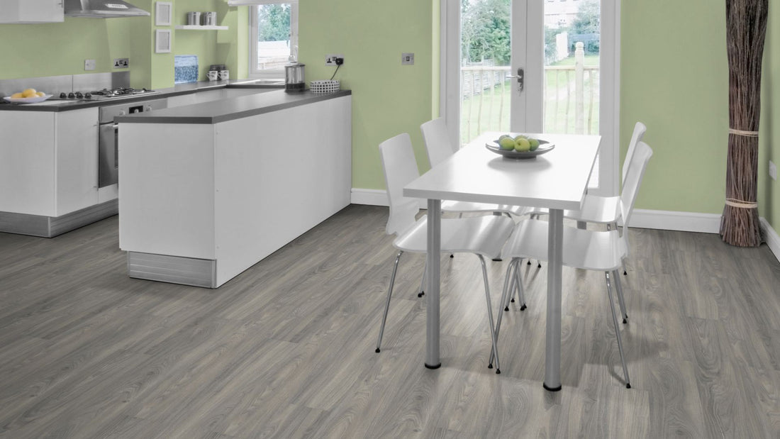 Helios Traffic Vinyl Designboden Klebeplanke 2,5 × 188 × 1228 mm – Beispielbild Küche