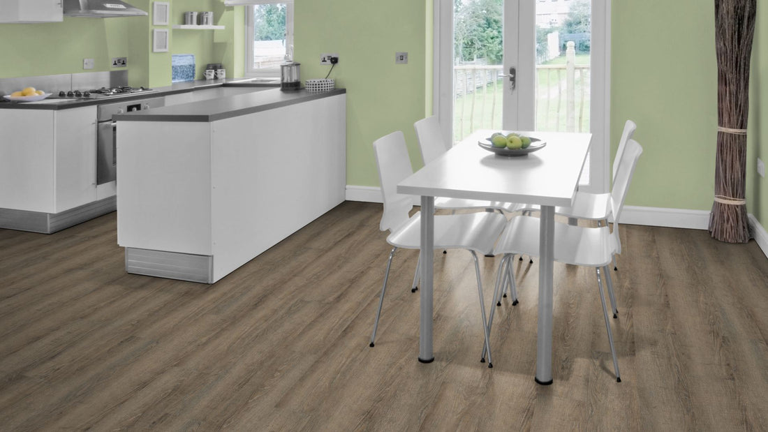 Apollo Traffic Vinyl Designboden Klebeplanke 2,5 × 188 × 1228 mm – Beispielbild Küche