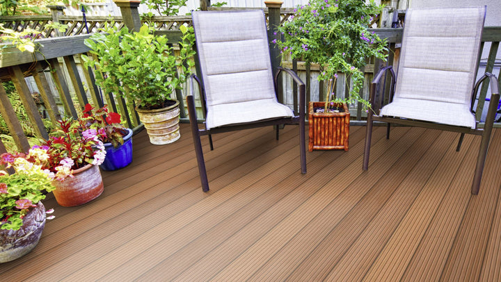 Bangkirai Prime KD genutet Terrassendiele 25 × 145 mm Fixlängen Beispielbild Garten