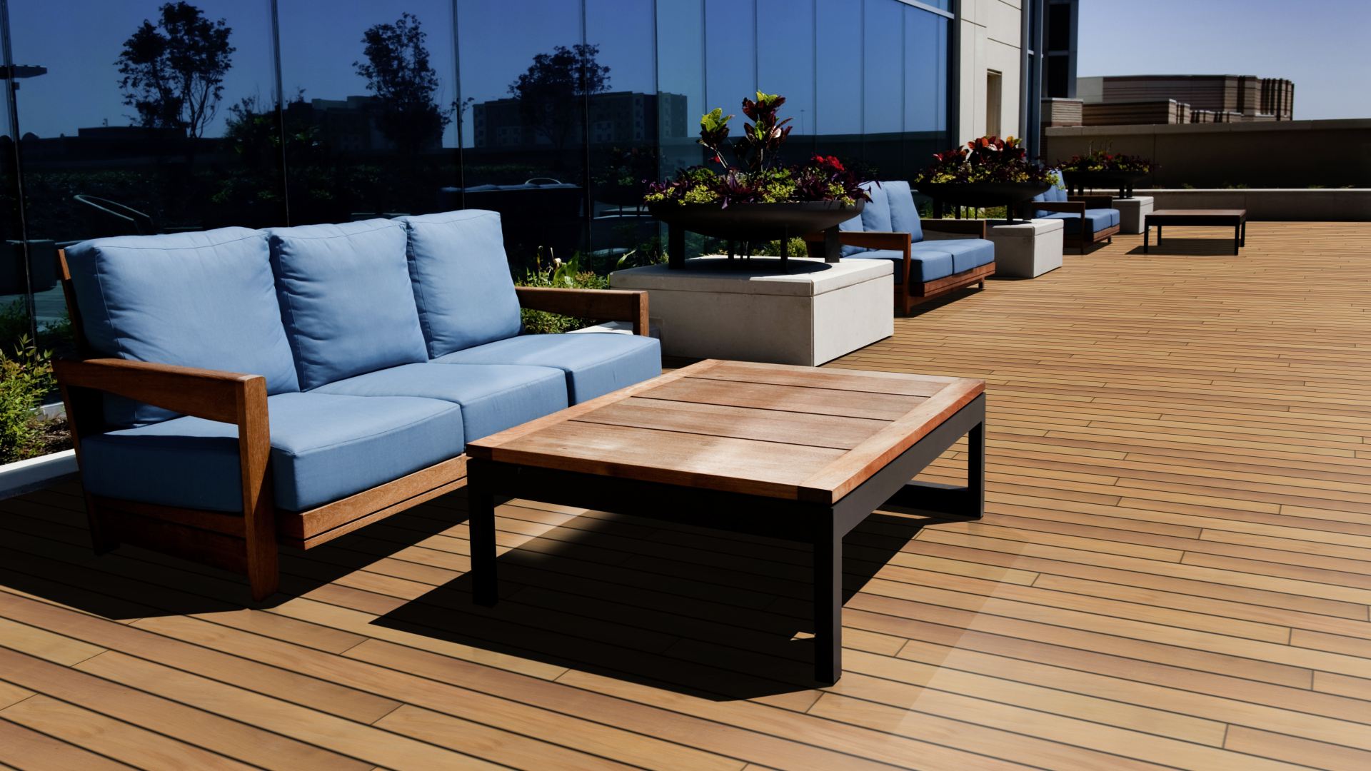 Garapa Prime KD glatt Terrassendiele 21 × 145 mm Fixlängen Beispielbild Dachterrasse