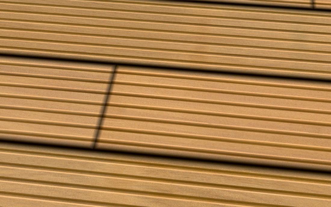 Garapa Prime KD genutet Terrassendiele 45 × 145 mm Fixlängen Detailaufnahme
