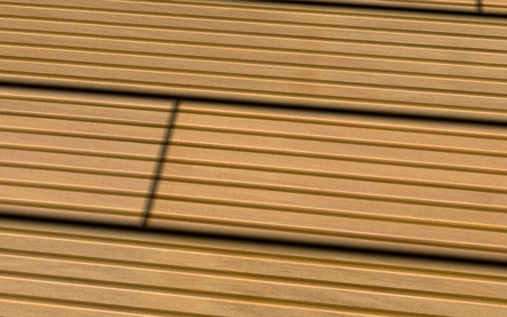 Garapa Prime KD genutet Terrassendiele 45 × 145 mm Fixlängen Detailaufnahme