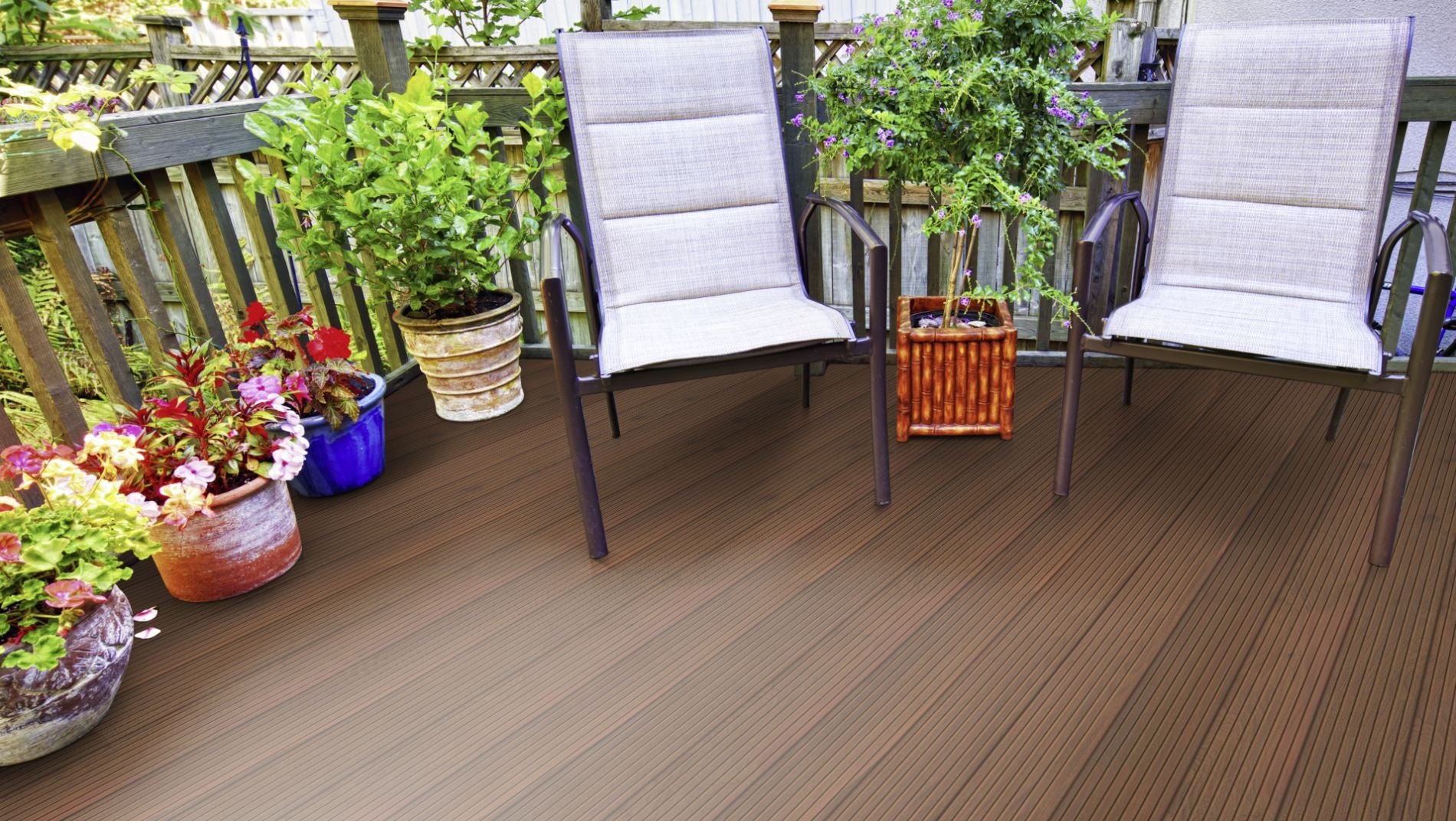 Ipê Prime KD genutet Systemdiele Terrassendiele 21 x 144 mm Nut & Feder Beispielbild Garten