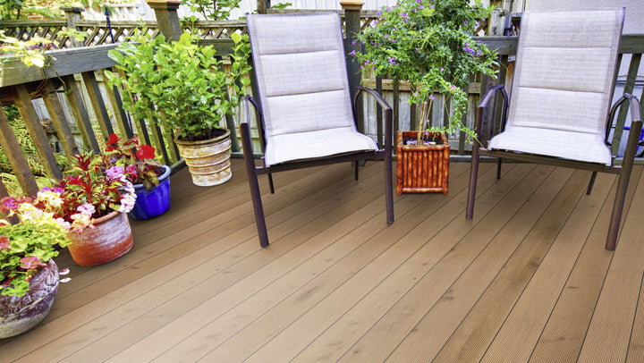 Eiche Standard KD gerillt Terrassendiele 25 x 140 mm Beispielbild Garten