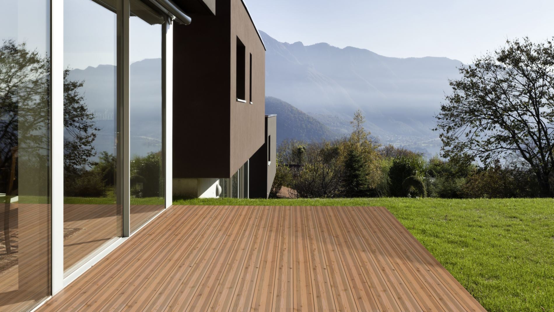 Douglasie I/III nachsortiert KD französisch Terrassendiele 26 x 145mm Fixlängen Beispielbild Terrasse