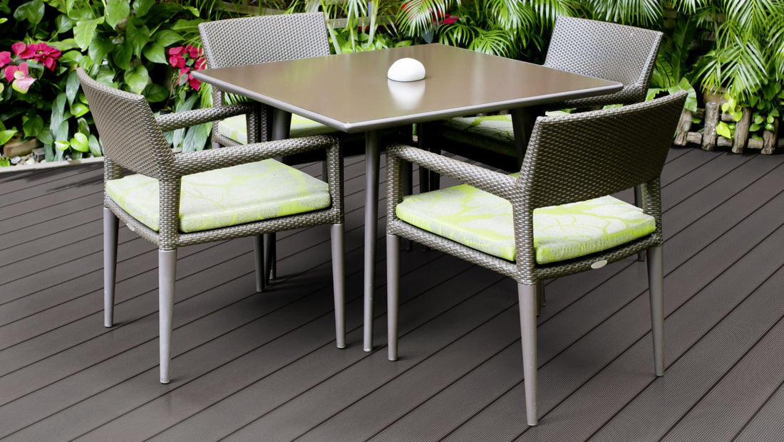 WPC 22 × 143 mm SOLID hellgrau gerillt Terrassendiele (massiv) Fixlängen Beispielbild Garten