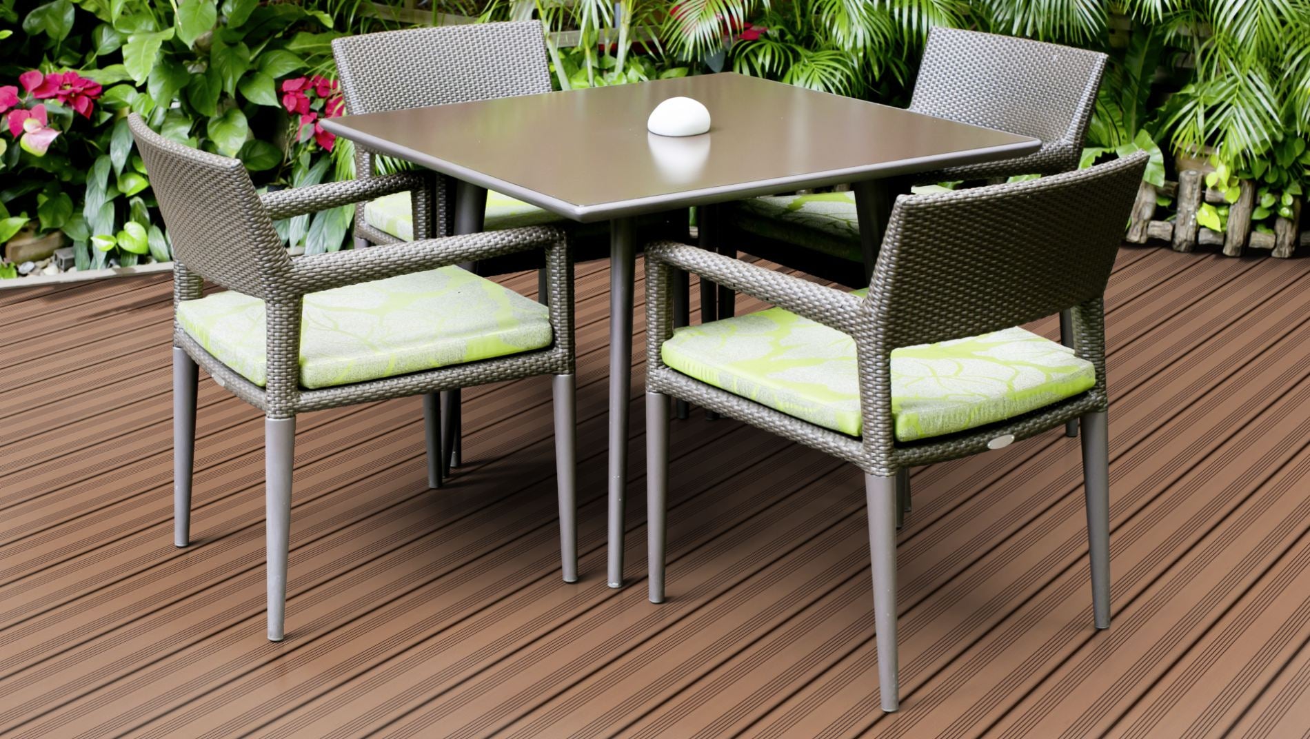 WPC 22x143mm SOLID hellbraun französisch – Massiv-Terrassendiele Fixlängen Beispielbild Garten