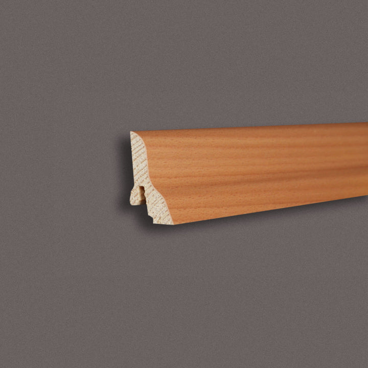 Sockelleiste Buche gedämpft furniert – lackiert Produktfoto