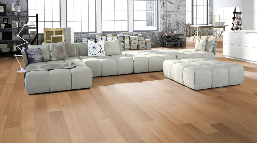 Beispielbild Designerstuhl Beispielbild Wohnzimmer mit grauem Sofa