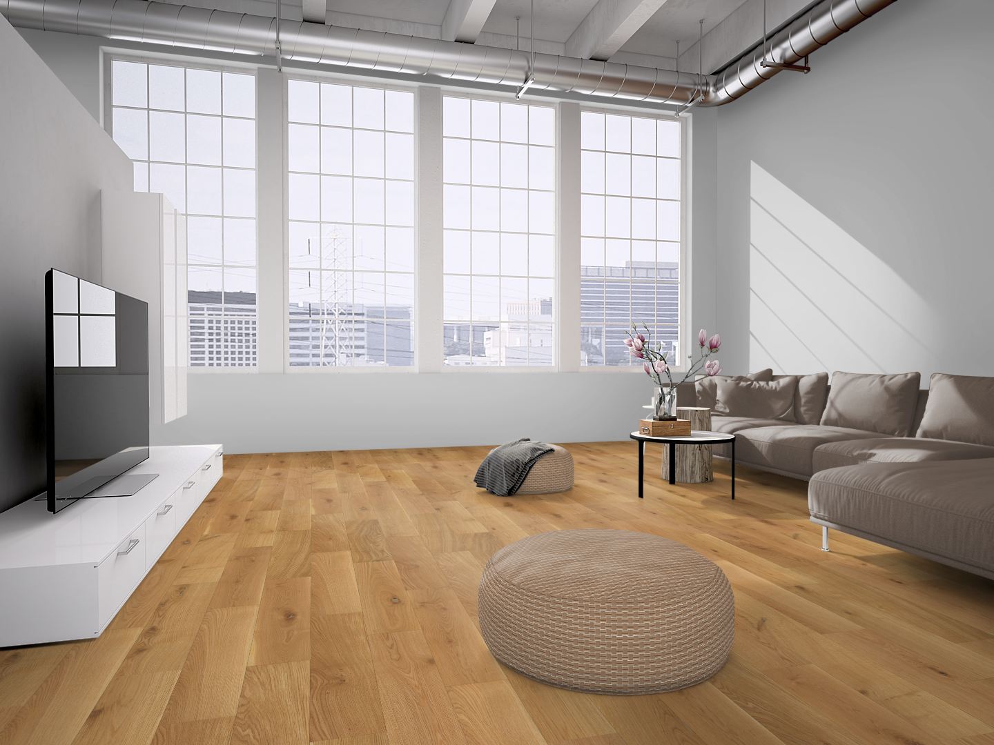 Eiche Rustikal roh 2-Schicht Massivdiele 11 × 155 × 500–2000 mm – Beispielbild Wohnzimmer mit Pouf und Fernseher