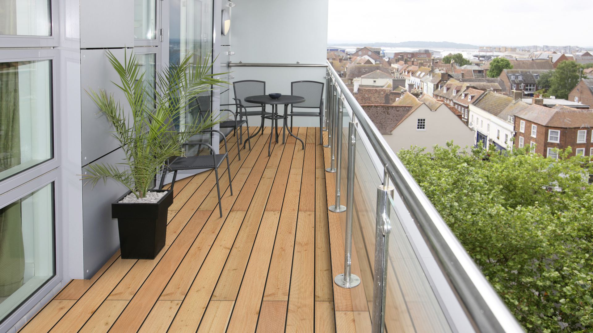 Douglasie kanadisch VEH A/B KD gerillt Terrassendiele Beispielfoto Balkon