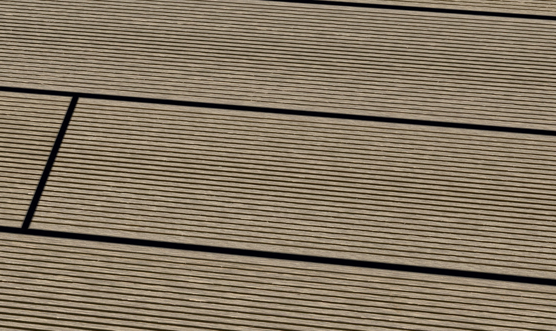 WPC 22 × 143 mm SOLID kieselgrau gerillt Terrassendiele (massiv) Fixlängen
