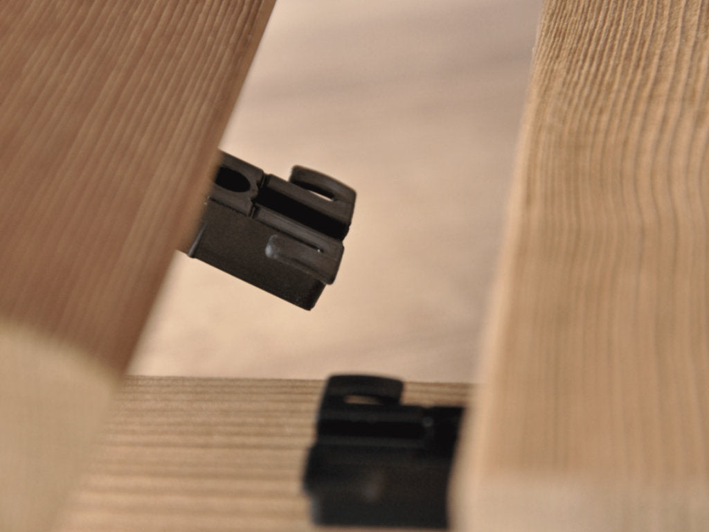 Terrassenverbinder DILA C Verbundwerkstoff schwarz für Dielenstärke 19-32mm Anwendungsbeispiel Detailaufnahme
